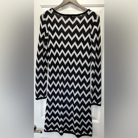 Black and White Chevron Print Sweater Dress - Picture 3 of 6